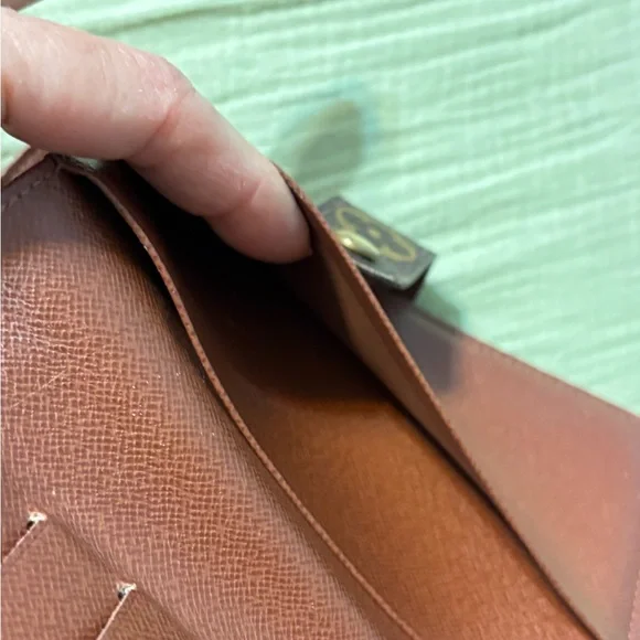 Louis Vuitton Brown and Gold Wallet with Iconic Monogram Design - Picture 7 of 15